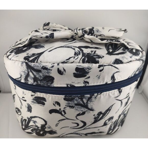 3 NEW NAVY BLUE & WHITE FLORAL MAKE-UP BAGS Zippered Toiletry‎ Travel Case ULTA - Picture 1 of 5